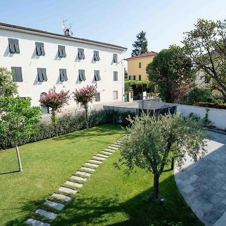 Casa Via Romana شقة