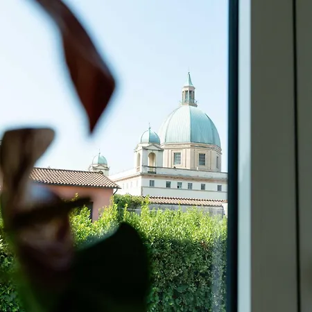 Casa Via Romana شقة